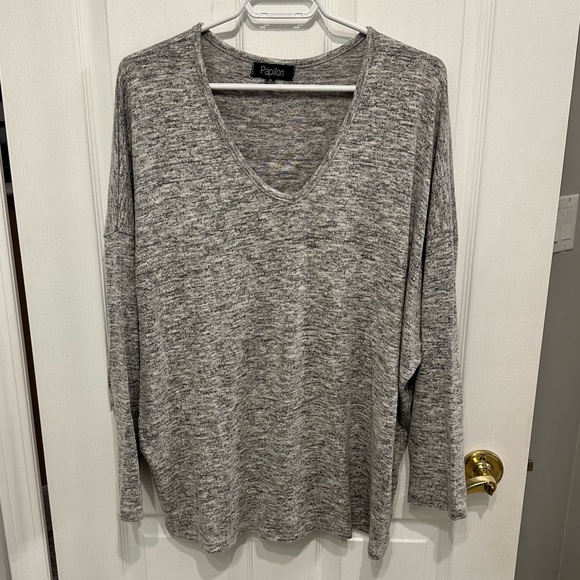 Oversized Papillon Grey Long Sleeve with Vee Neck size XL - Picture 1 of 3